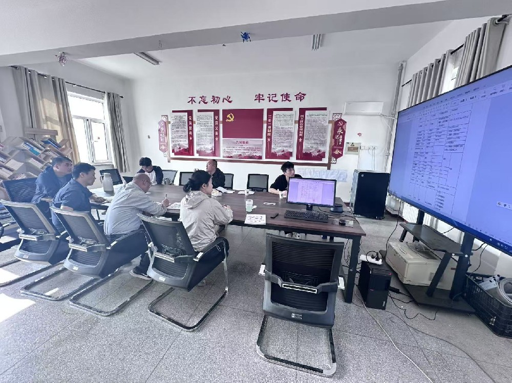 西安市高精密儀表廠在濮陽中原油田開展流量儀表技術(shù)交流及全自動活塞壓力計實操培訓(xùn)